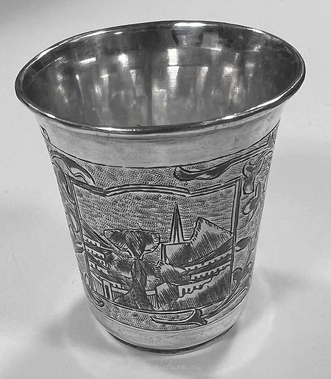 Four Russian metalwares silver vodka tumblers. — photo 11