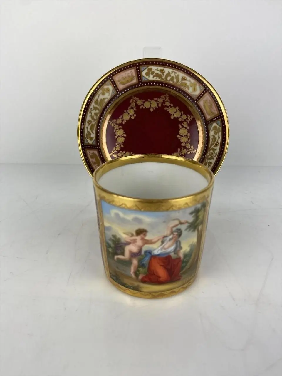 Фарфоровая чашка и блюдце "Royal Vienna" 19 века в хорошем состоянии. Оценка: $500-600. — фото 2