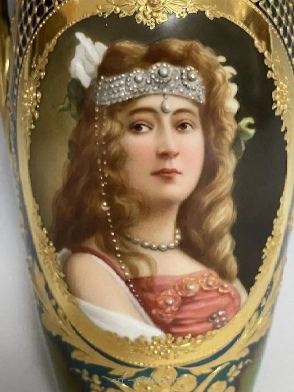 Фарфоровая ваза без повреждений или трещин, около 1900 года. — фото 2