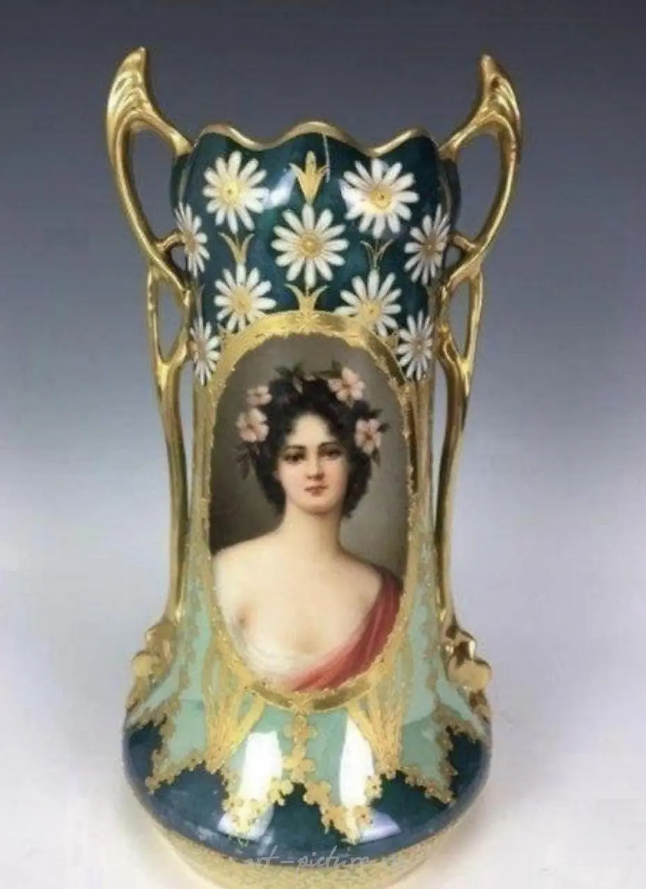Фарфоровая ваза "Великолепная королевская Вена" (1900 год) с подписью художника. Высота - 15 дюймов.