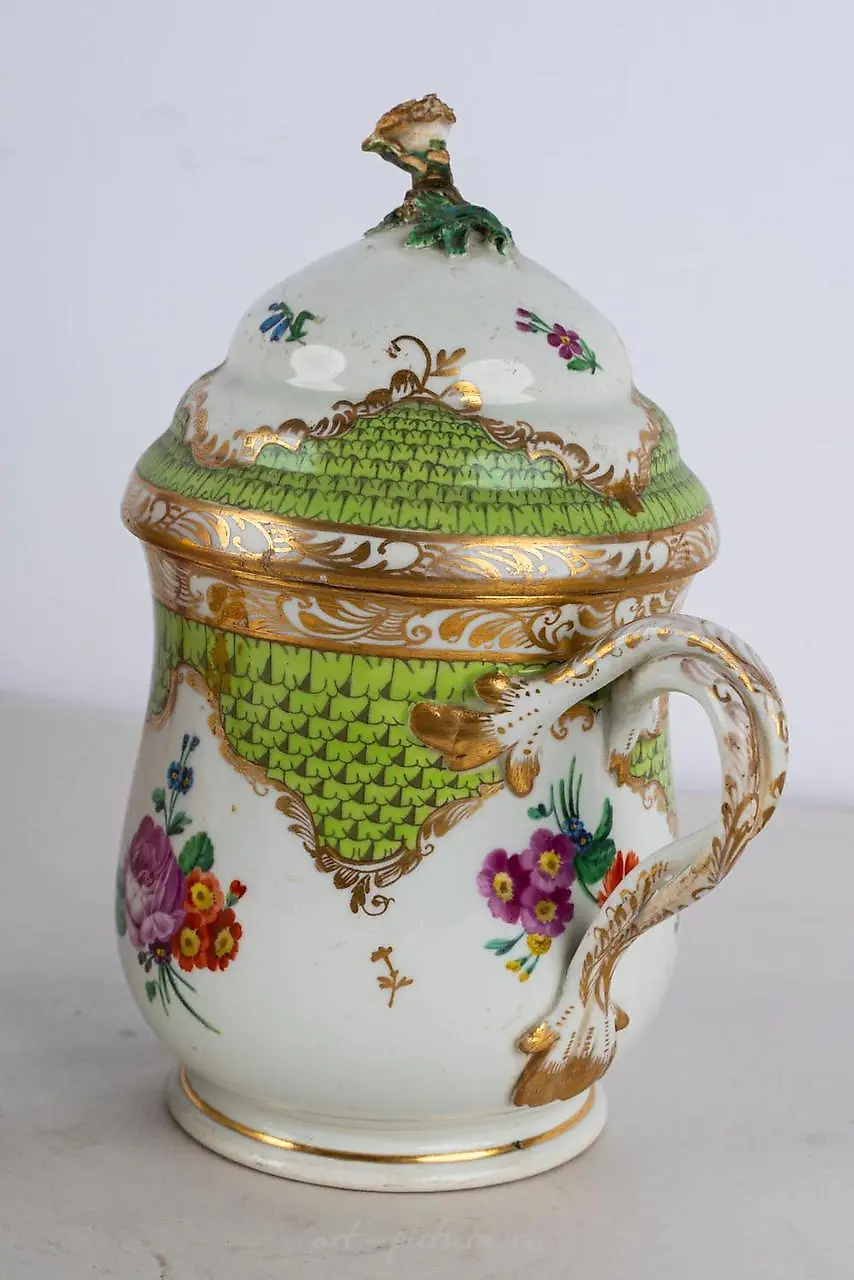 PAIR OF VIENNA PORCELAIN COVERED URNS — photo 4