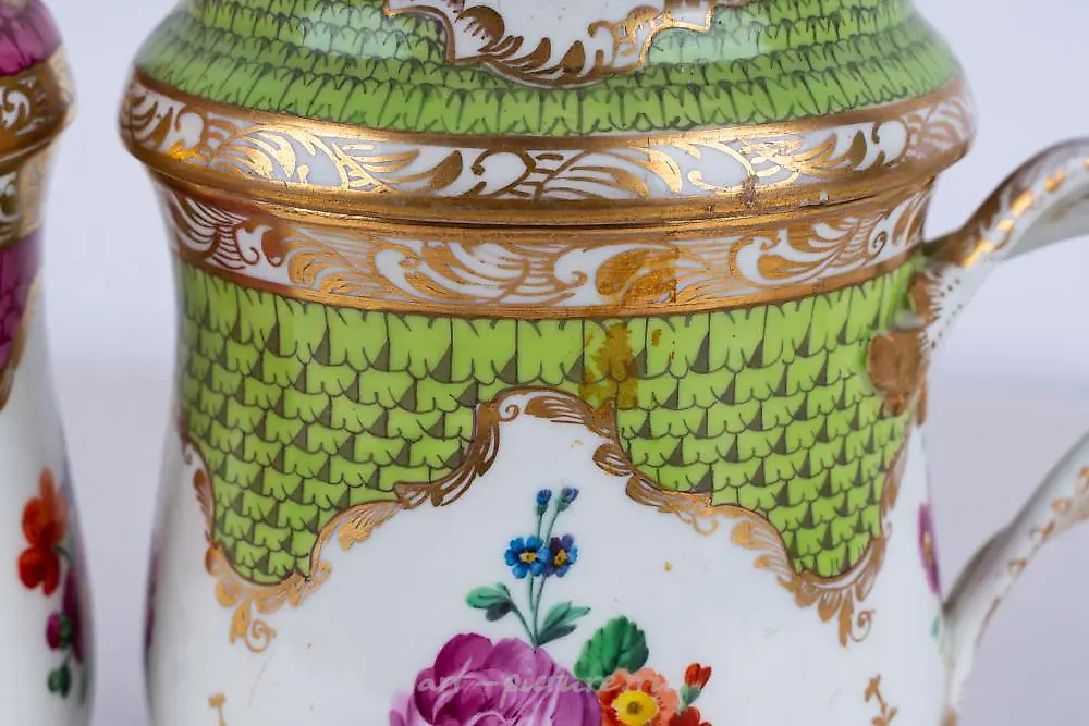 PAIR OF VIENNA PORCELAIN COVERED URNS — photo 16