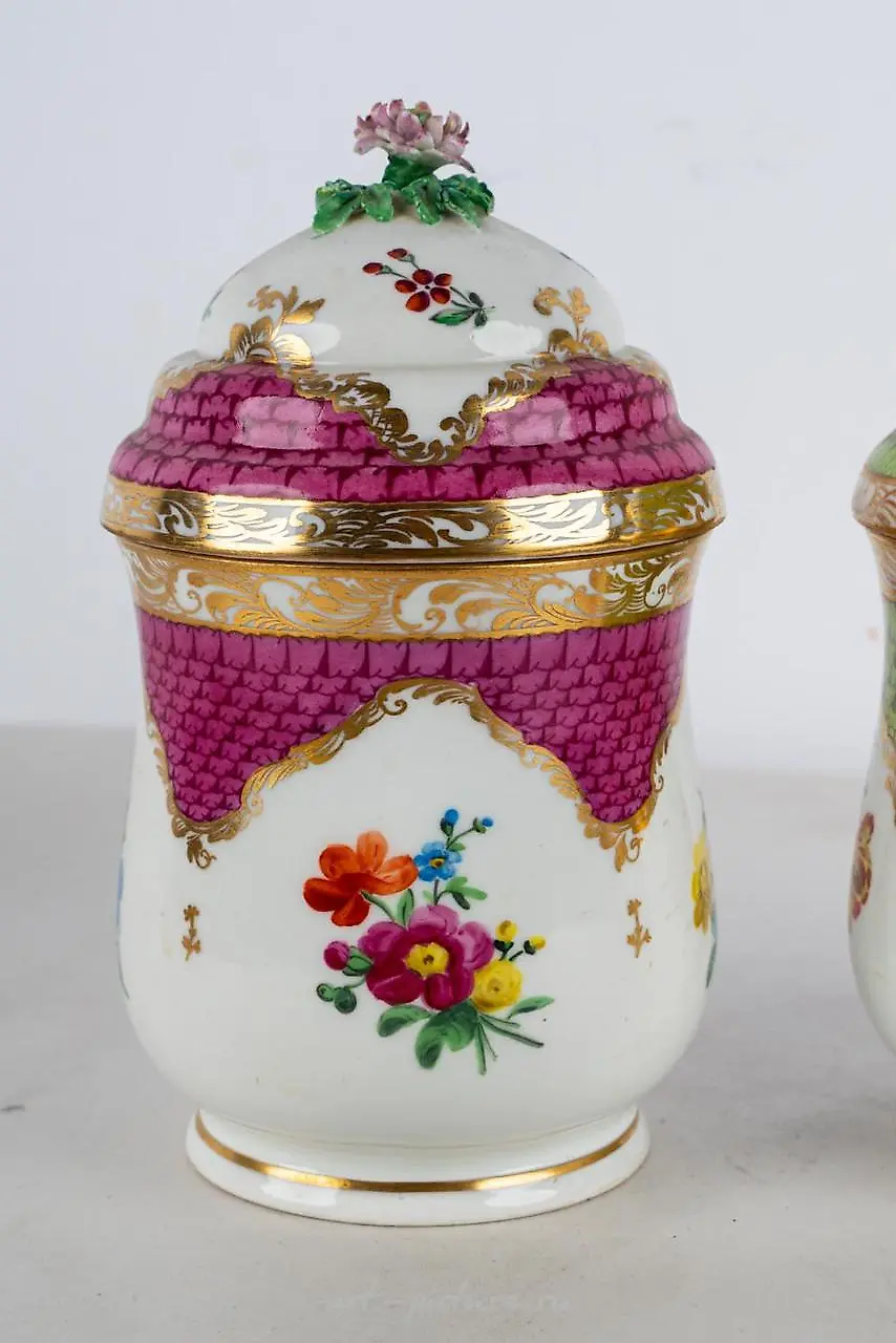PAIR OF VIENNA PORCELAIN COVERED URNS — photo 19
