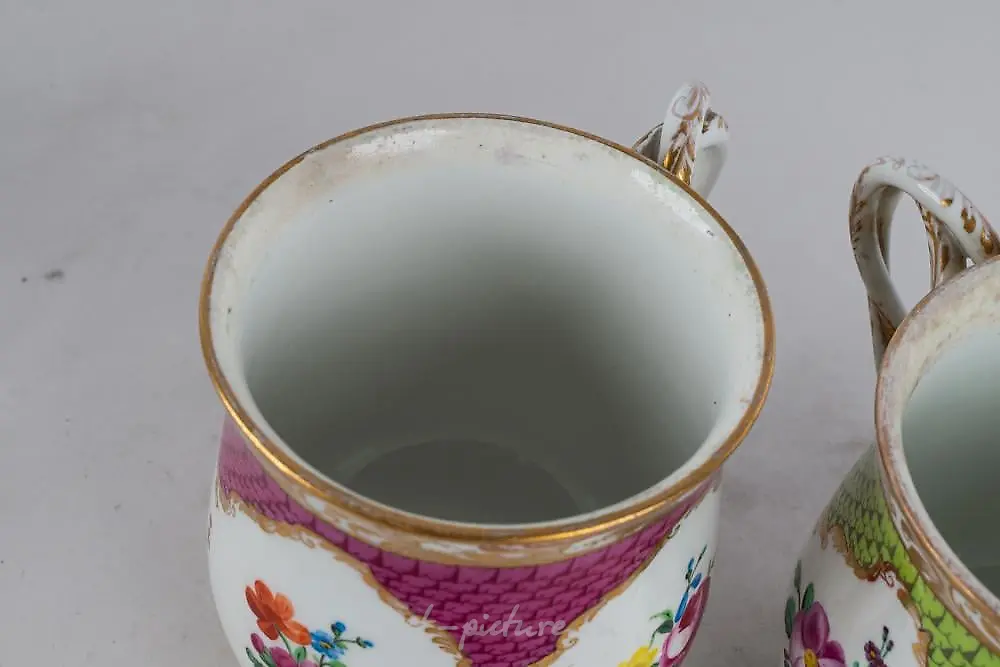 PAIR OF VIENNA PORCELAIN COVERED URNS — photo 8