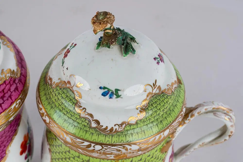 PAIR OF VIENNA PORCELAIN COVERED URNS — photo 5