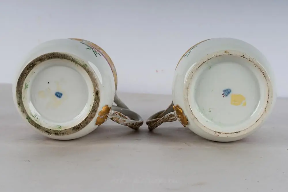 PAIR OF VIENNA PORCELAIN COVERED URNS — photo 7