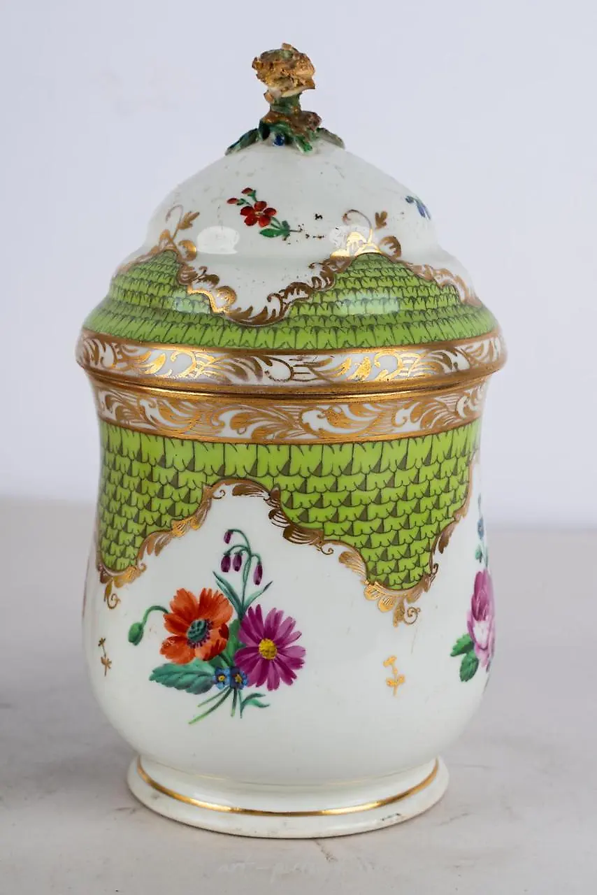 PAIR OF VIENNA PORCELAIN COVERED URNS — photo 9