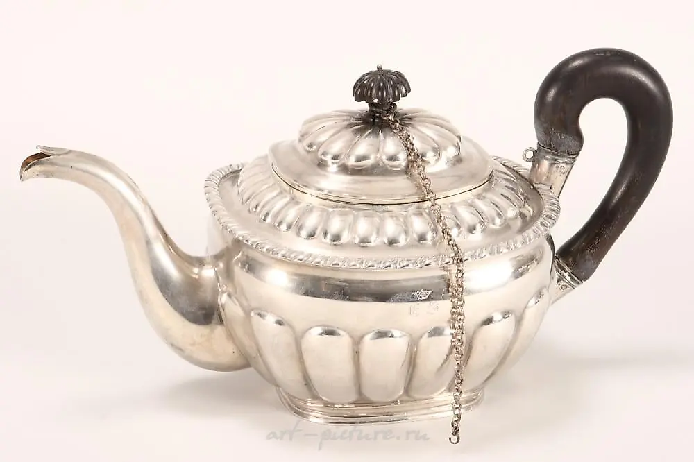 Серебряный кофейник