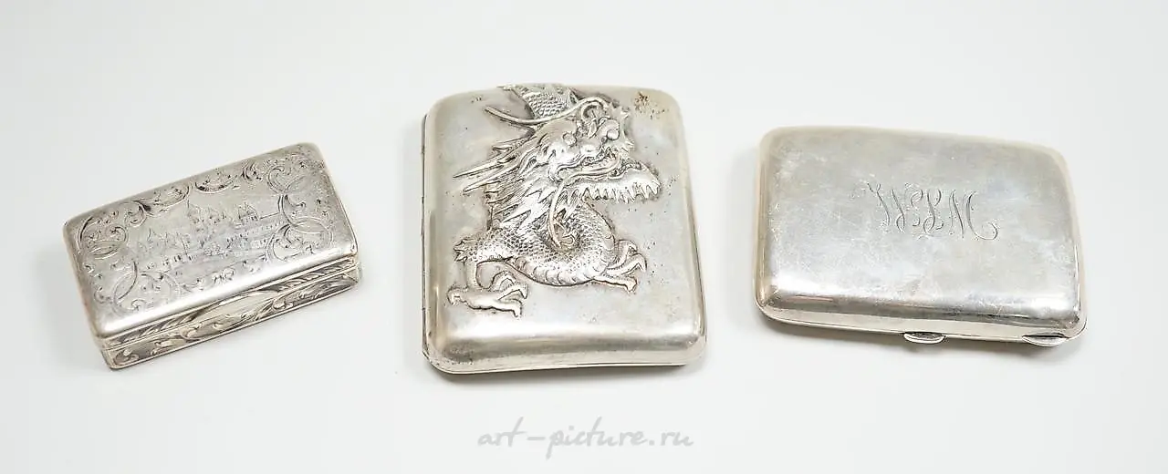 An engine turned RAF enamelled silver cigarette case, 82mm a...