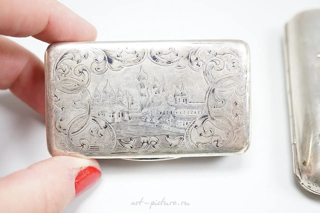 An engine turned RAF enamelled silver cigarette case, 82mm a... — photo 2