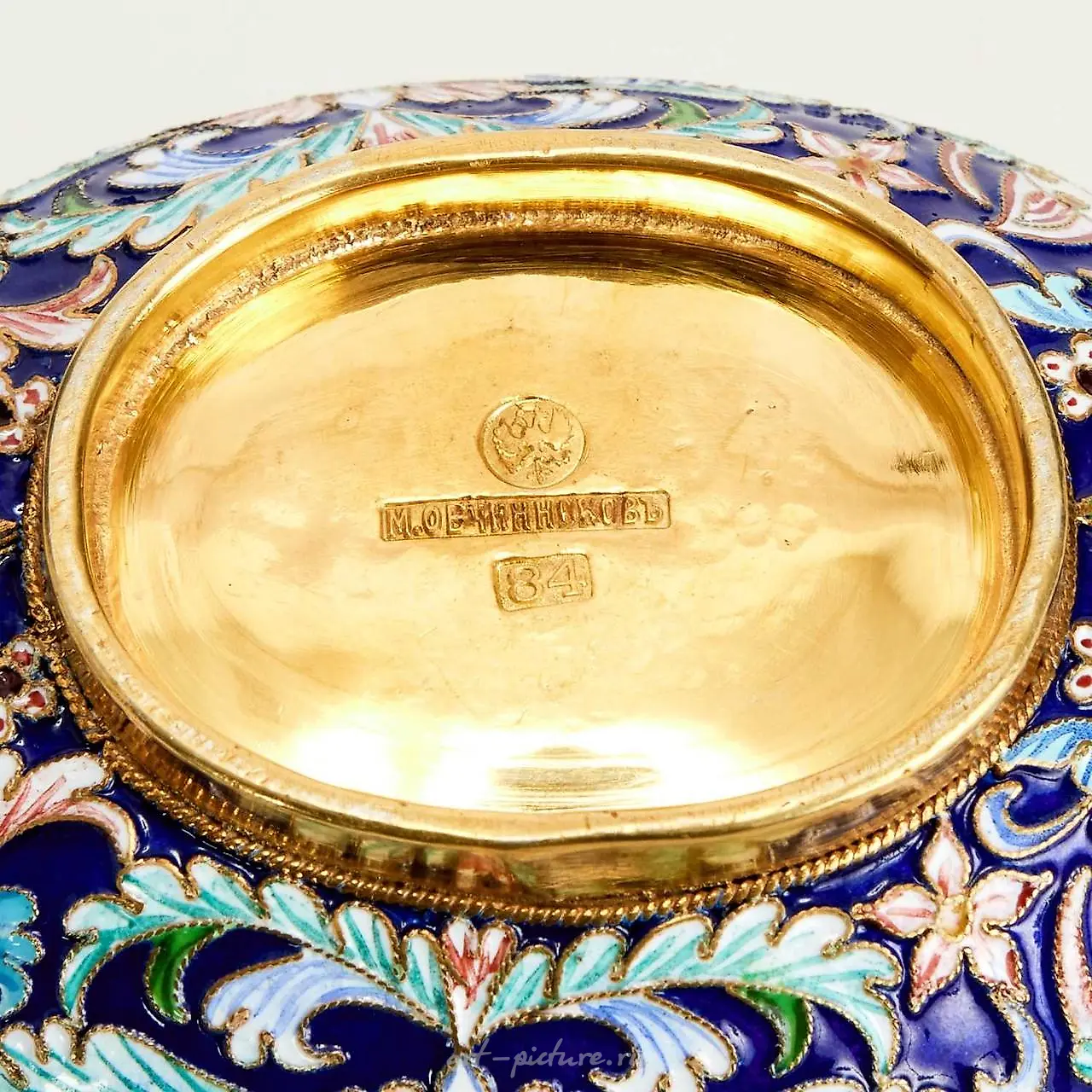 A SILVER GILT, CLOISONNE ENAMEL AND GEM SET RUSSIAN STYLE BROOCH... — photo 3