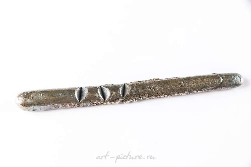 WORLD COINS AND CURRENCY: BAR SHAPED MEDIEVAL SILVER GRIVNA.