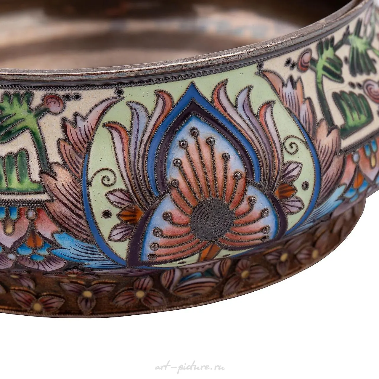 A Russian silver-gilt and cloisonné enamel vase from the 6th Artel. — photo 2
