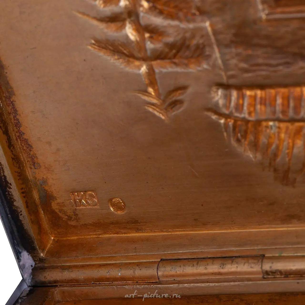An interesting Russian cast silver cigar box with peasants... — photo 8