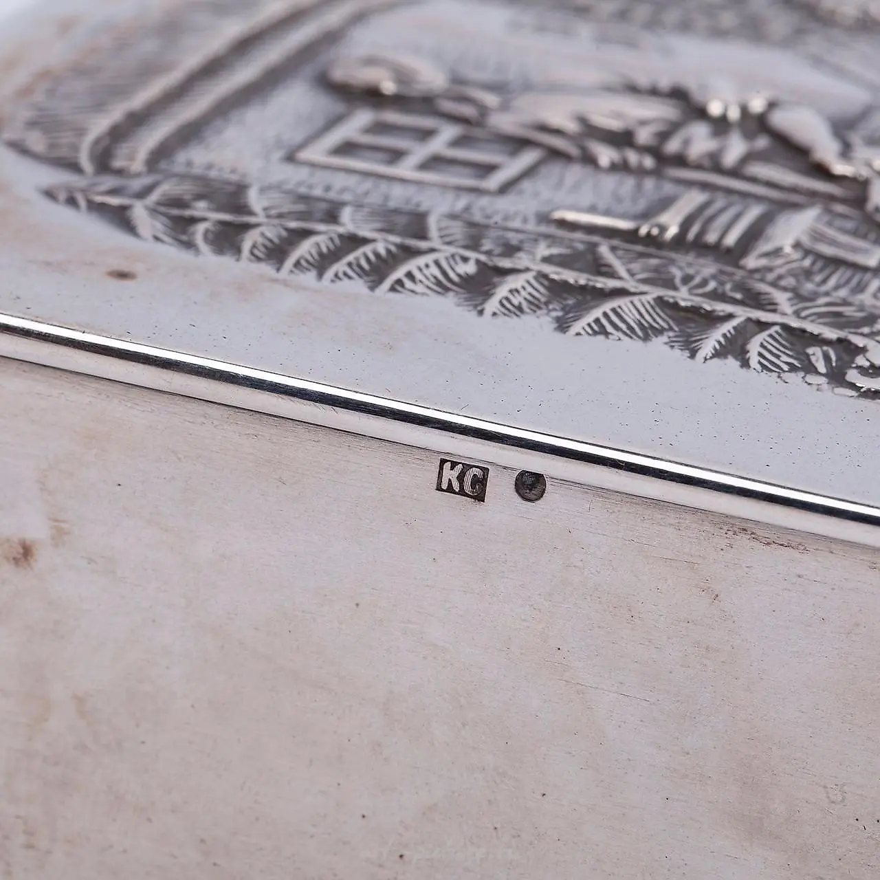 An interesting Russian cast silver cigar box with peasants... — photo 5