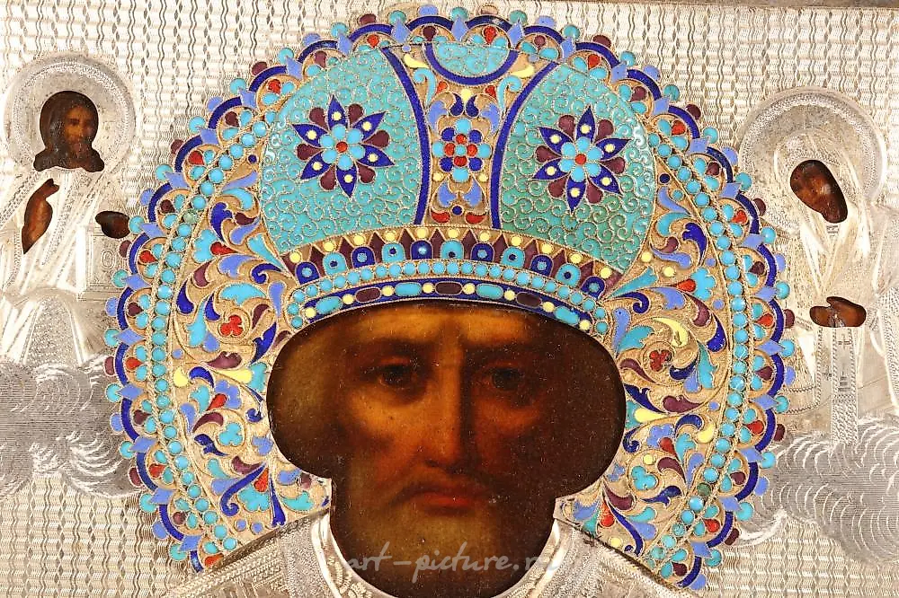 Exceptional Russian Gilt Silver and Enamel Icon, — photo 4
