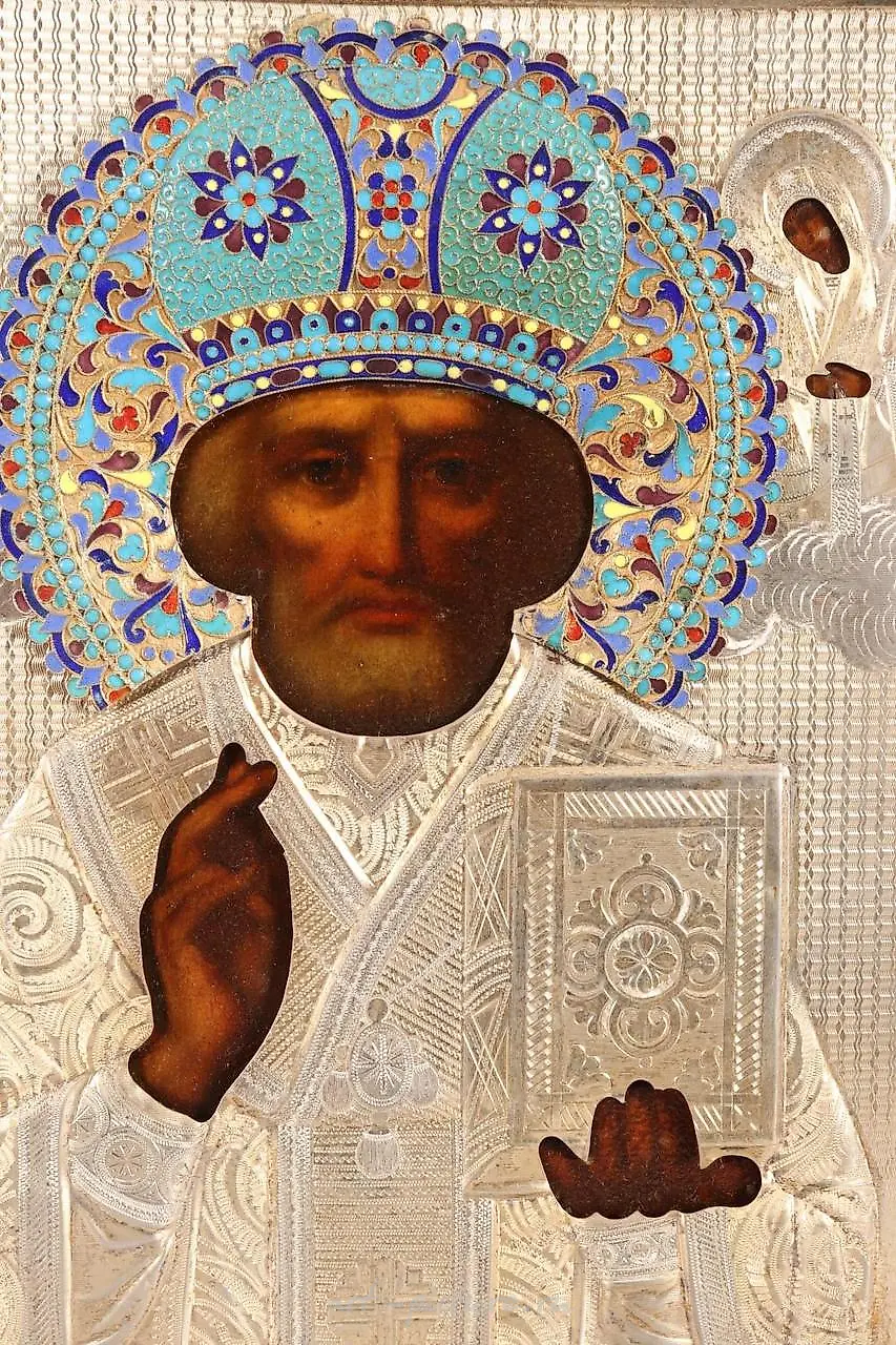Exceptional Russian Gilt Silver and Enamel Icon, — photo 3