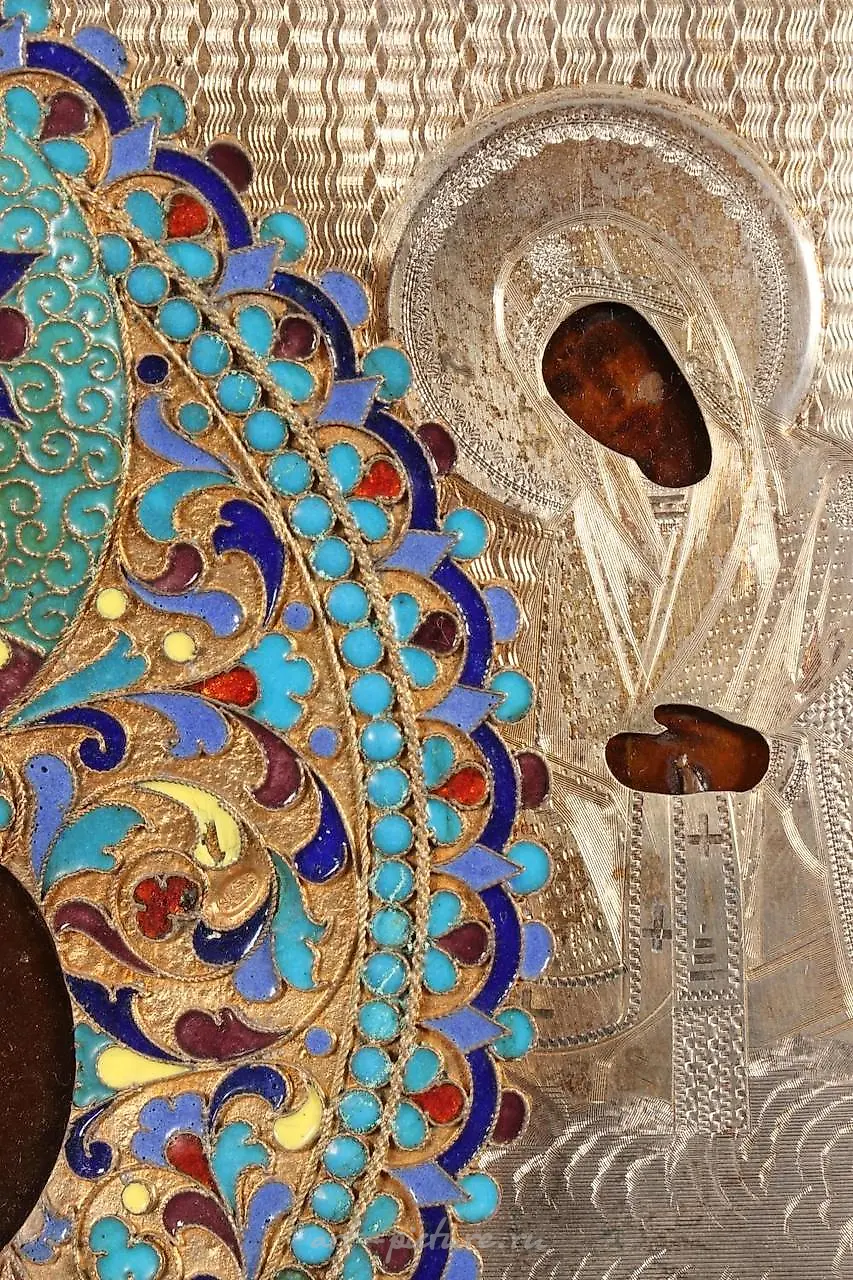 Exceptional Russian Gilt Silver and Enamel Icon, — photo 9