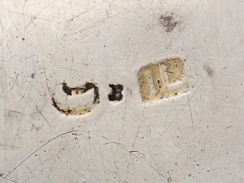 俄罗斯古董银盒，上面镶有叶卡捷琳娜二世的奖章。 — 照片 8