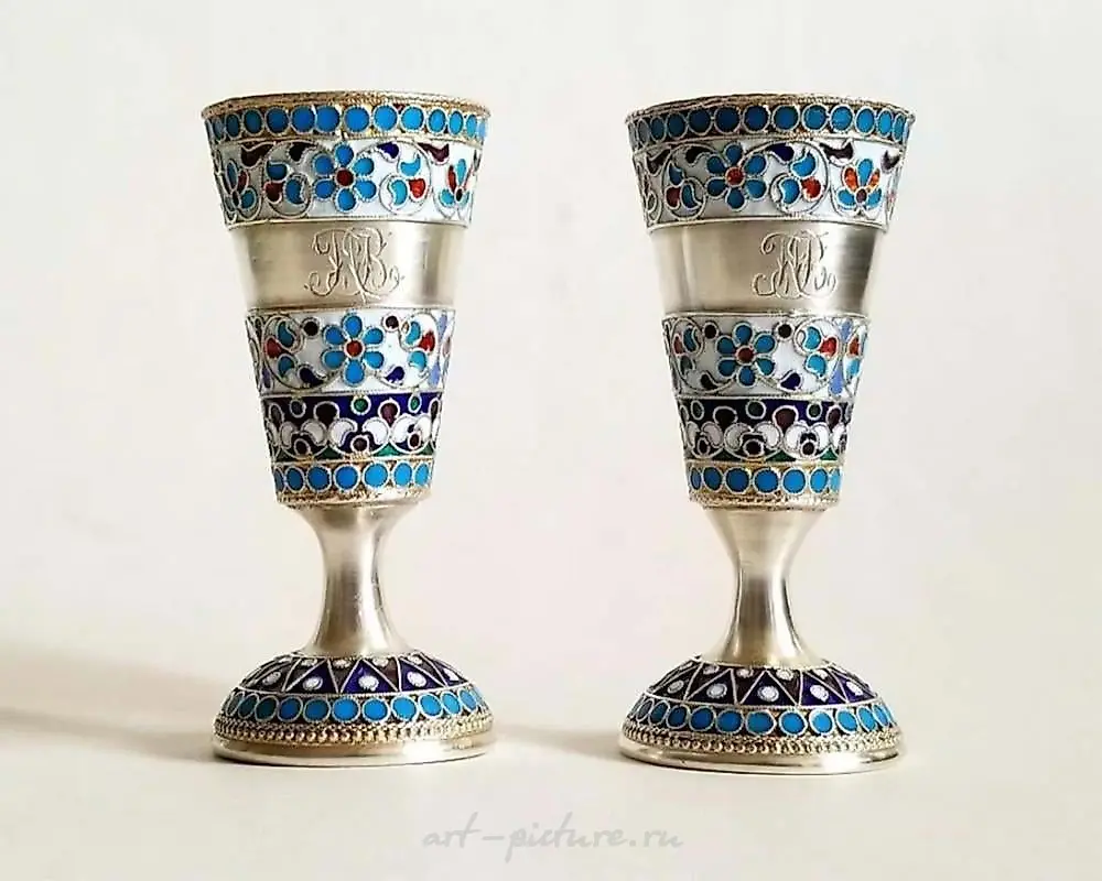 PAIR OF 19TH C. RUSSIAN 84 SILVER & ENAMEL CUPS — photo 4