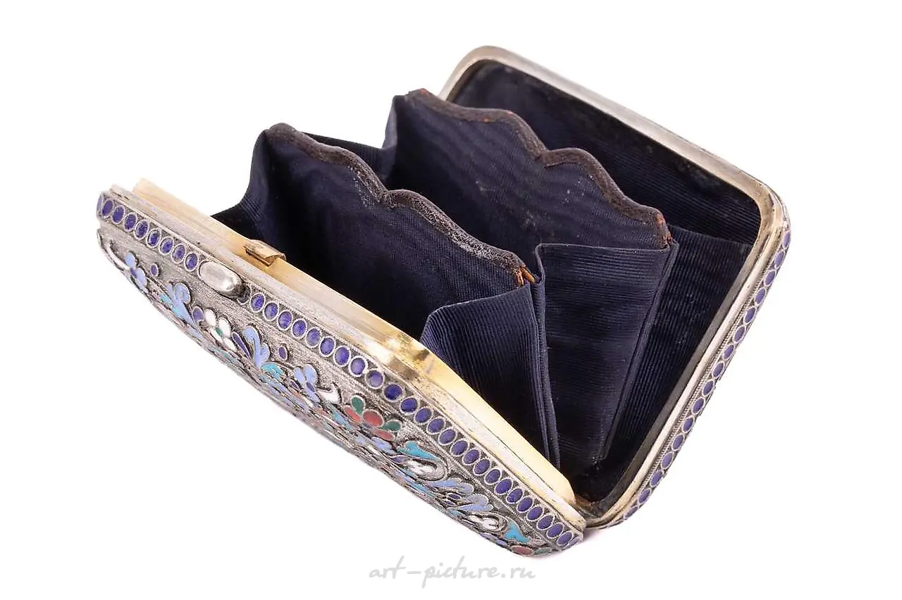 A Russian silver and cloisonné enamel purse, circa 1880, recently acquired from a private collection. — photo 5