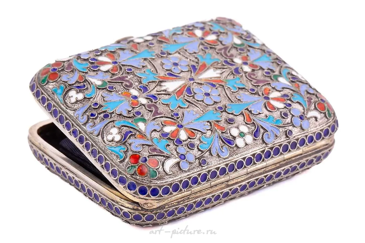 A Russian silver and cloisonné enamel purse, circa 1880, recently acquired from a private collection. — photo 6