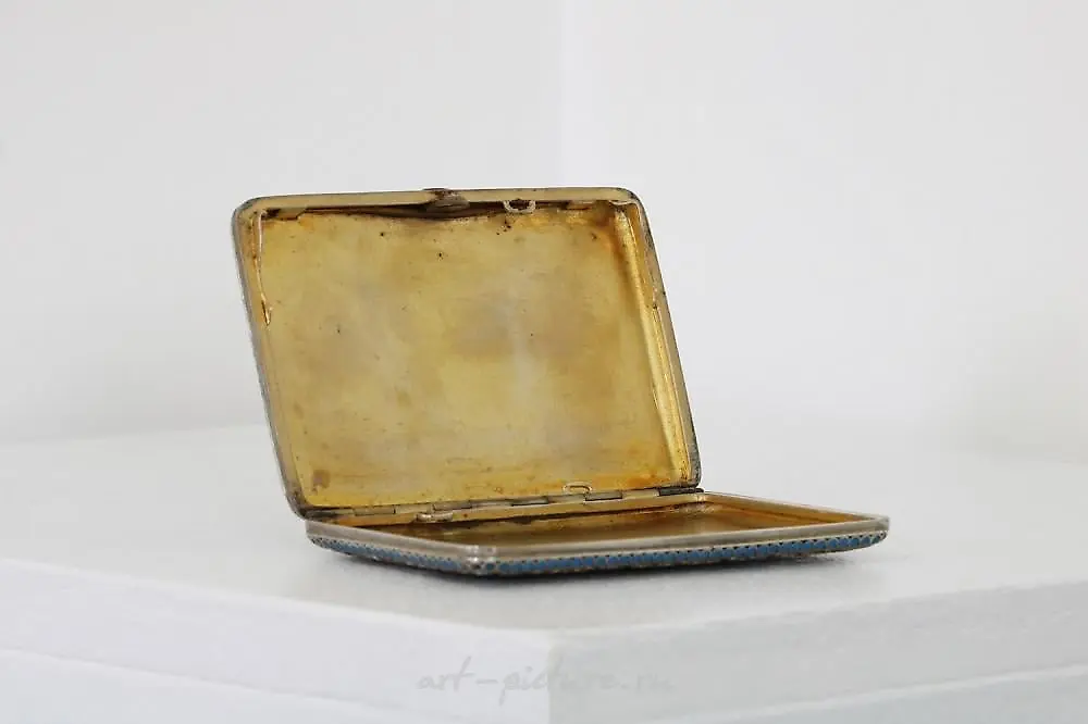 A Russian style silver-gilt and cloisonné cigarette case. — photo 3