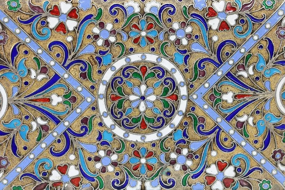 A Russian style silver-gilt and cloisonné cigarette case. — photo 4