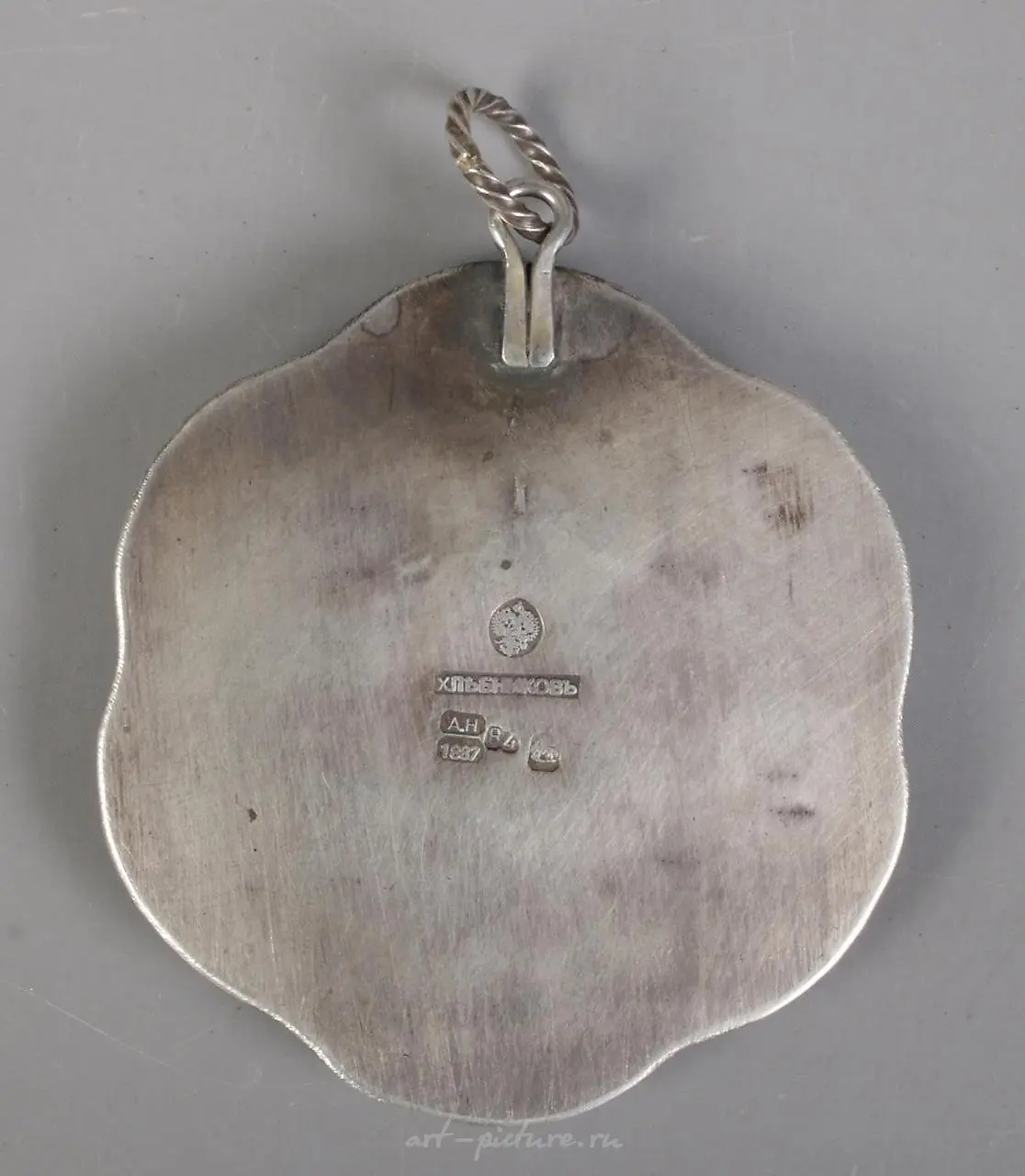 A nineteenth century silver, mother of pearl and garnet pendant... — photo 2
