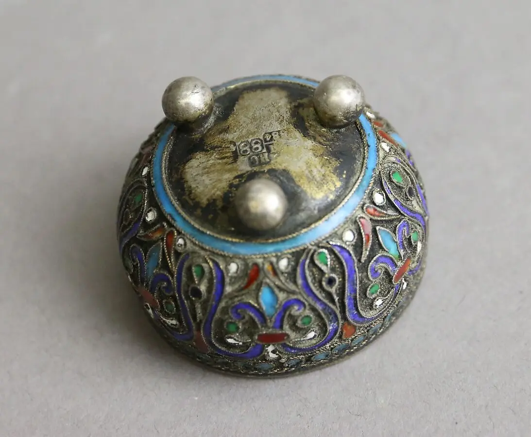Silver box, rectangular, lid with chased decoration... — photo 2