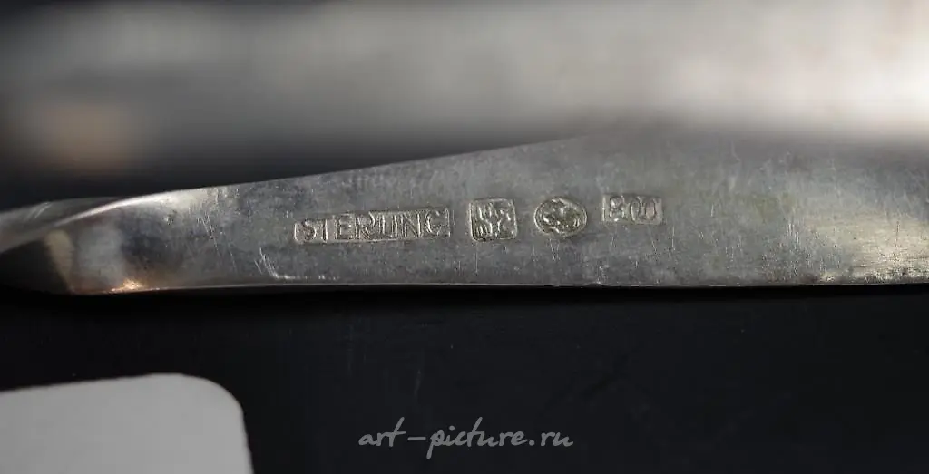Pair of George IV sterling silver sugar tongs — photo 4