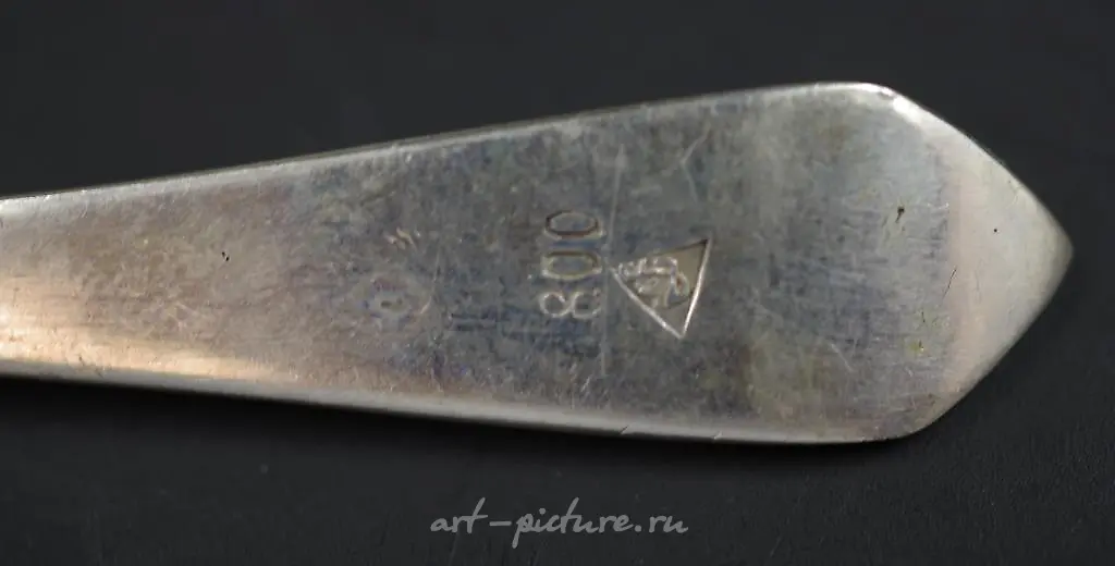 Pair of George IV sterling silver sugar tongs — photo 3