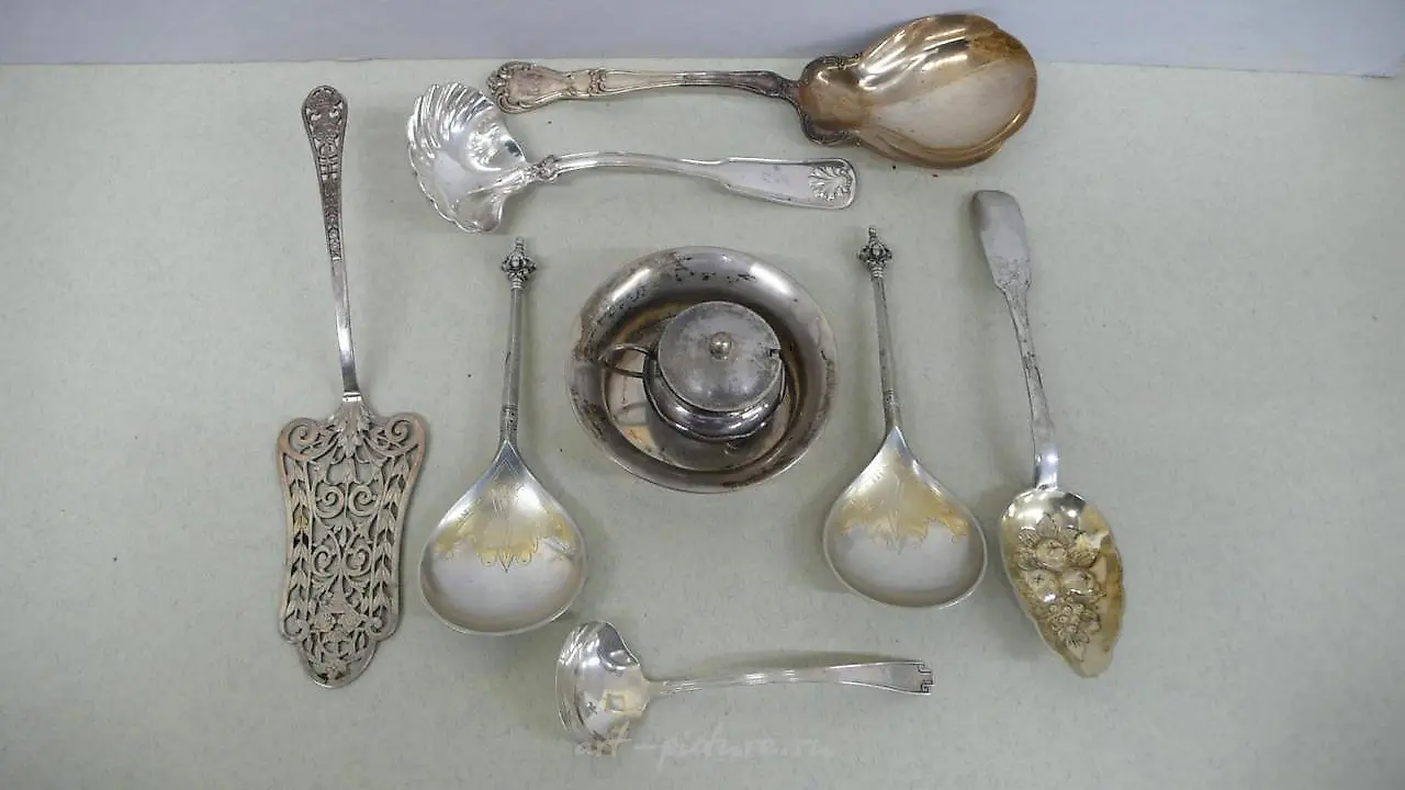 Collection of Georgian and later silver spoons and forks - 5...