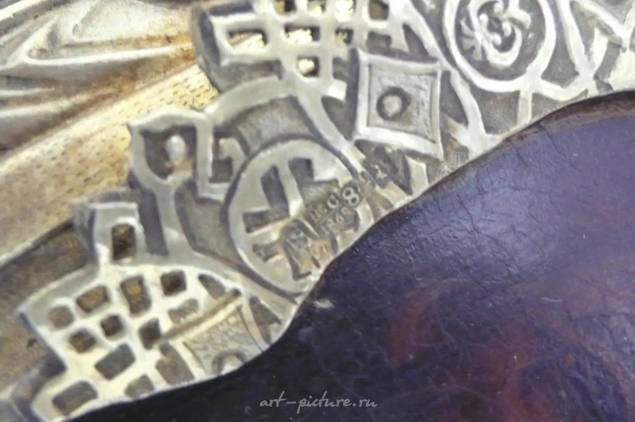 19th century chased cast iron wall cabinet decoration of a woman's silhouette. — photo 3