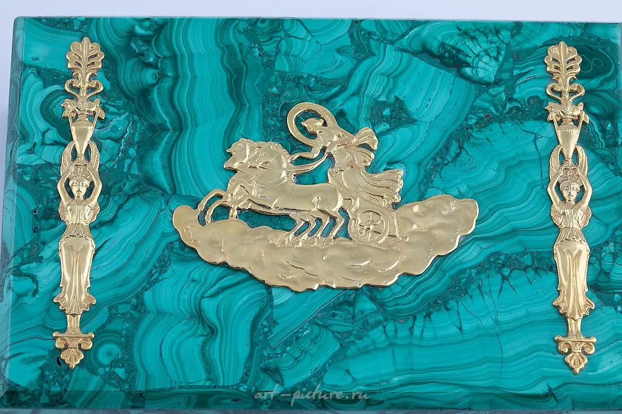 Large malachite casket with the portrait of Alexander III. — photo 2