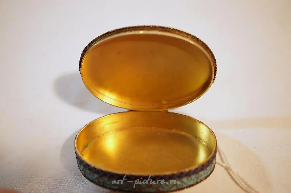 A fine Russian silver & cloisonné enamel oval pill box, Ha... — photo 3