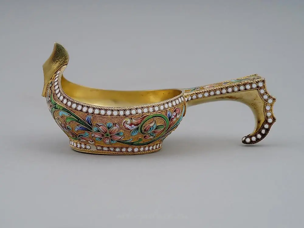 A RUSSIAN SILVER AND CLOISONNE ENAMEL KOVSH BY MARIA SEMENOV... — photo 2