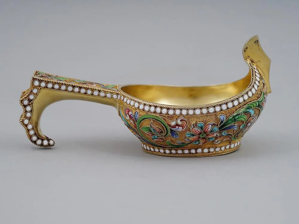 A RUSSIAN SILVER AND CLOISONNE ENAMEL KOVSH BY MARIA SEMENOV... — photo 3
