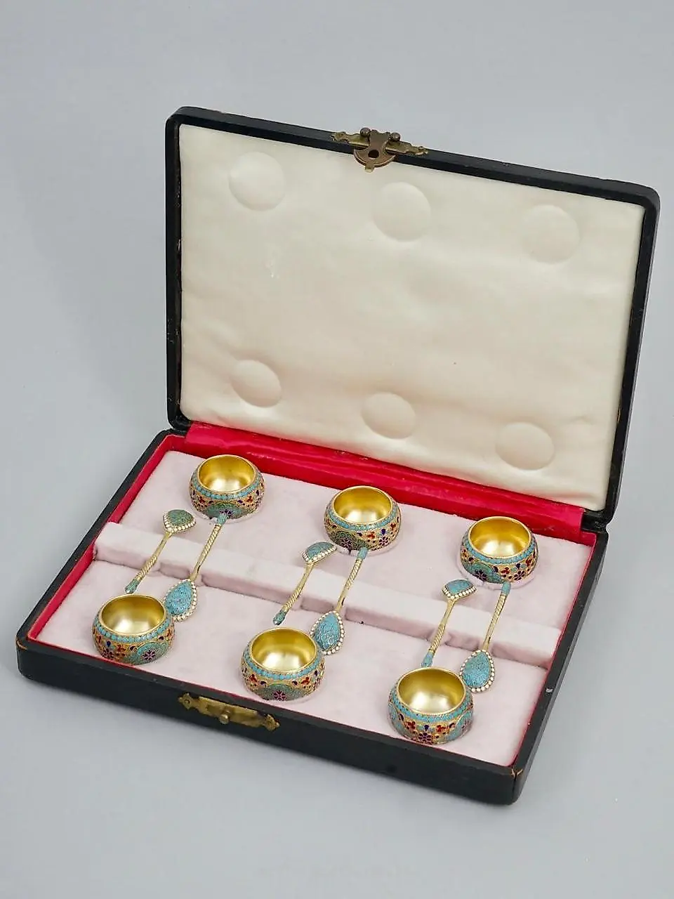 A CASED RUSSIAN SILVER AND CLOISONNE ENAMEL SALT CELLAR SET