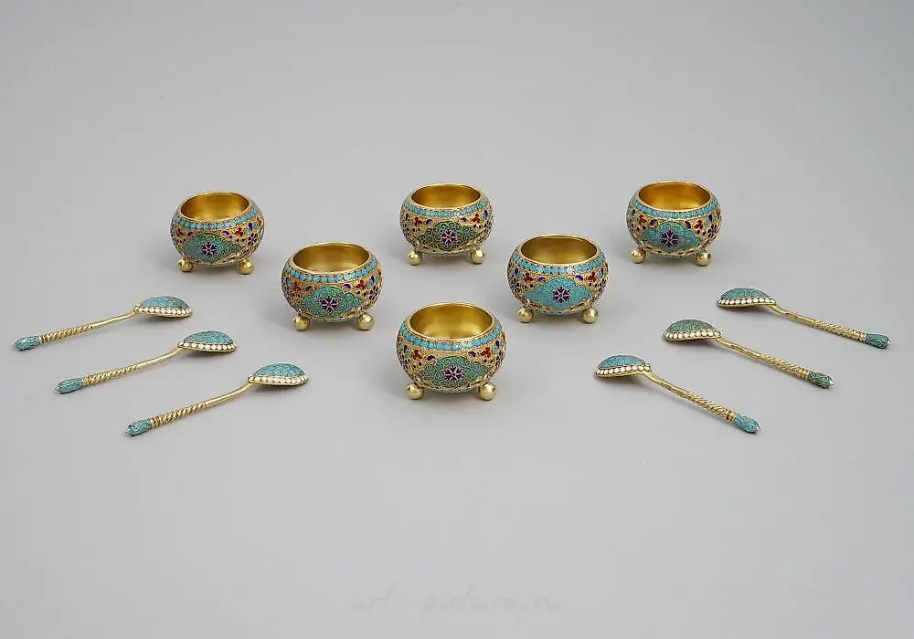 A CASED RUSSIAN SILVER AND CLOISONNE ENAMEL SALT CELLAR SET — photo 3