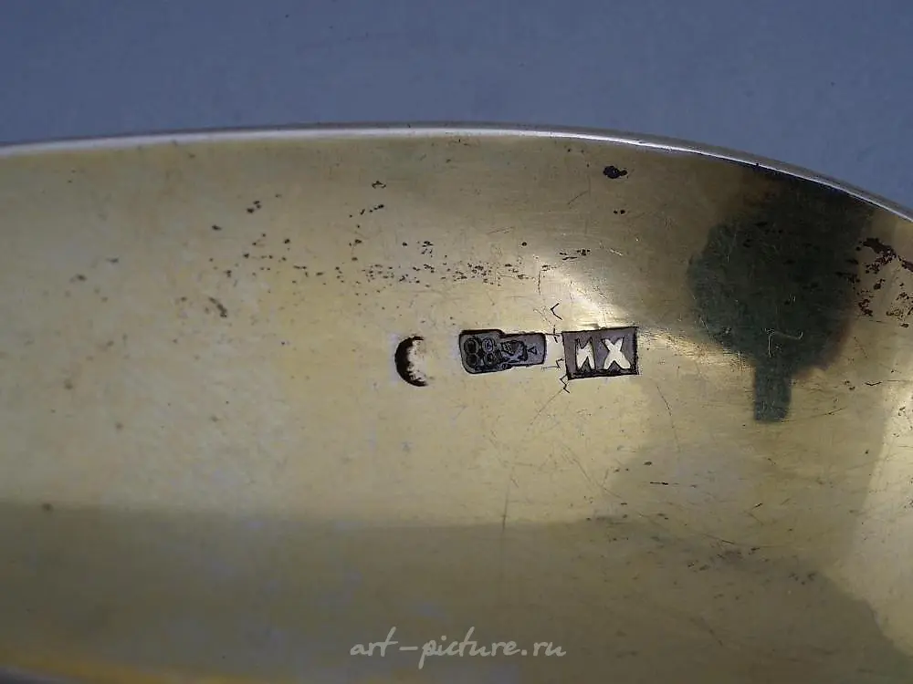 A RUSSIAN SILVER AND ENAMEL SUGAR BOWL AND TONGS. MOSCOW, CIRCA... — photo 3