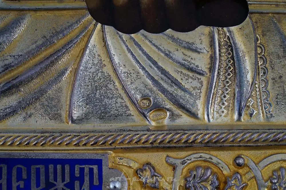 A RUSSIAN GILT-SILVER OKLAD ICON OF CHRIST PANTOCRATOR, 19TH... — photo 3