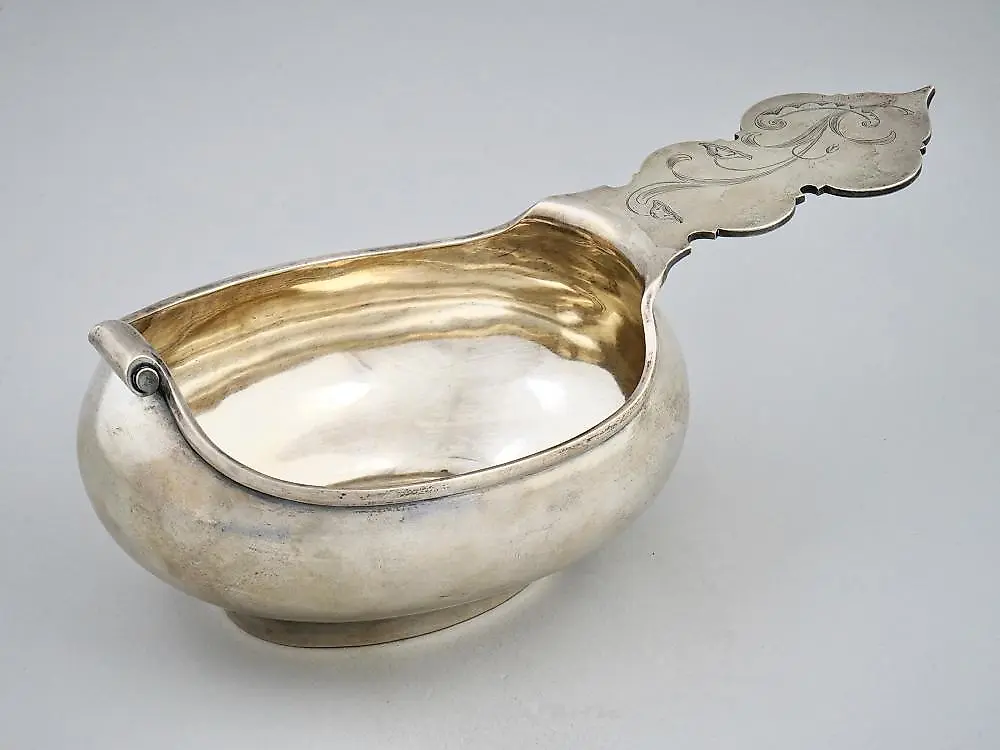 Любавин, 1899-1908 гг. Русский серебряный ковш характерной формы