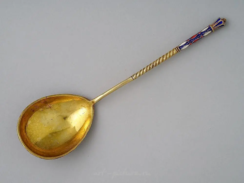 A BEAUTIFUL RUSSIAN SILVER AND ENAMEL TEA SCOOP C. 1900S — photo 2