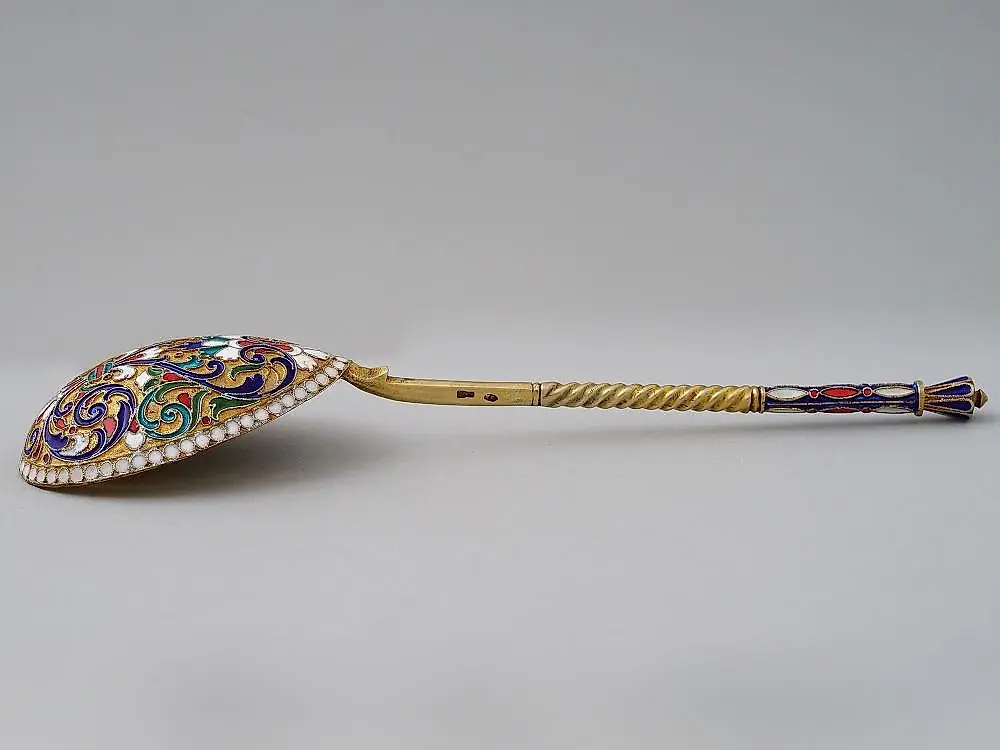 A BEAUTIFUL RUSSIAN SILVER AND ENAMEL TEA SCOOP C. 1900S — photo 3