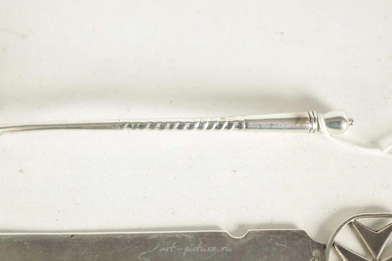 A 19th century Russian silver spoon and hallmarked silver pa... — photo 4