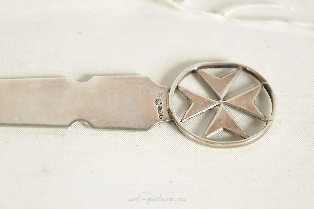 A 19th century Russian silver spoon and hallmarked silver pa... — photo 2