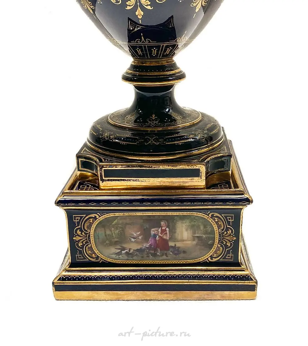 Royal Vienna Austria Hand Painted Porcelain Urn — photo 2