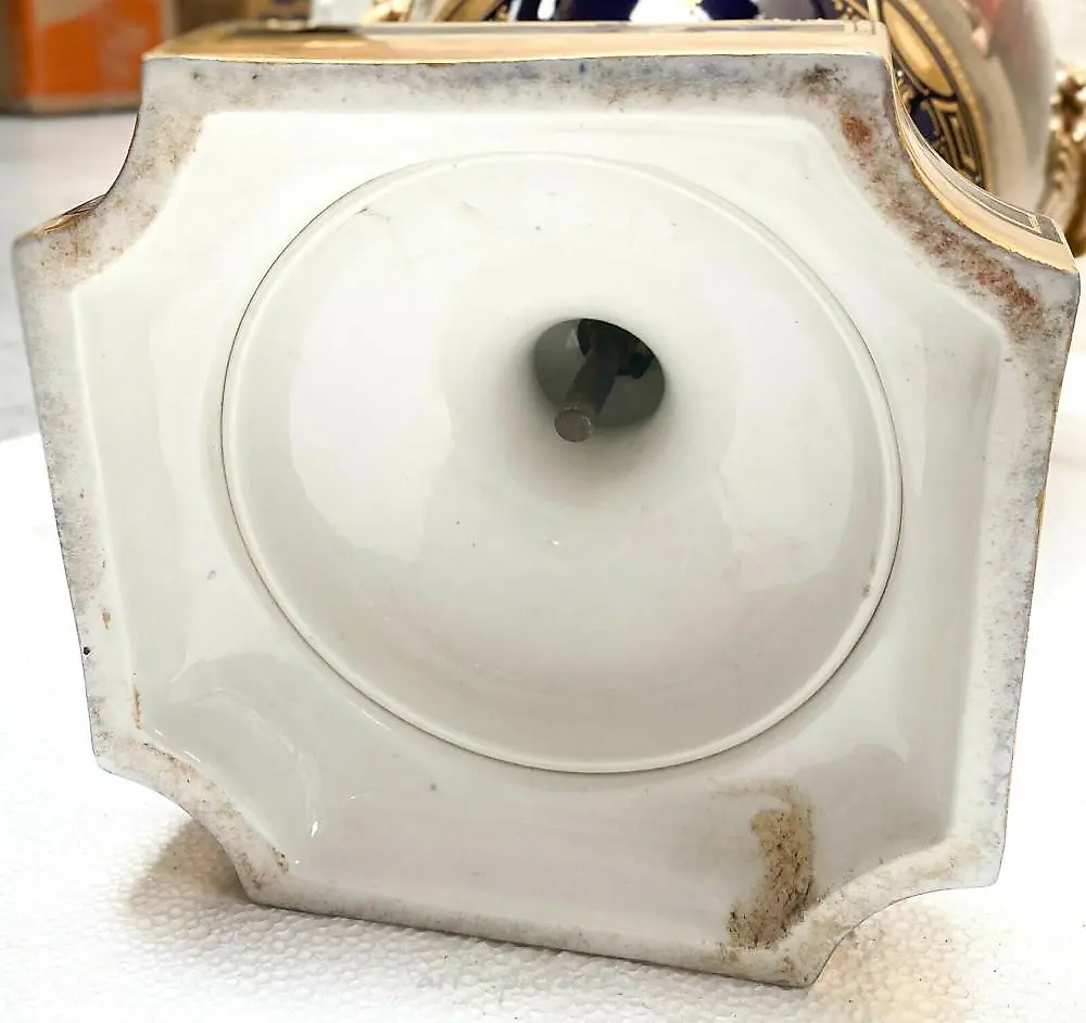 Royal Vienna Austria Hand Painted Porcelain Urn — photo 4