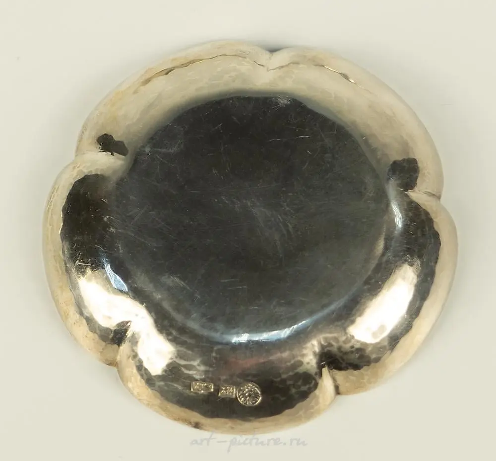 6 small silver bowls with curly edges. — photo 3